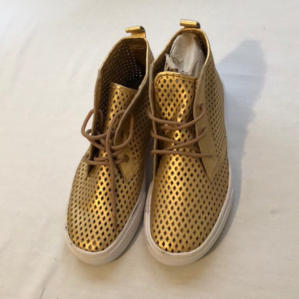 Shoe